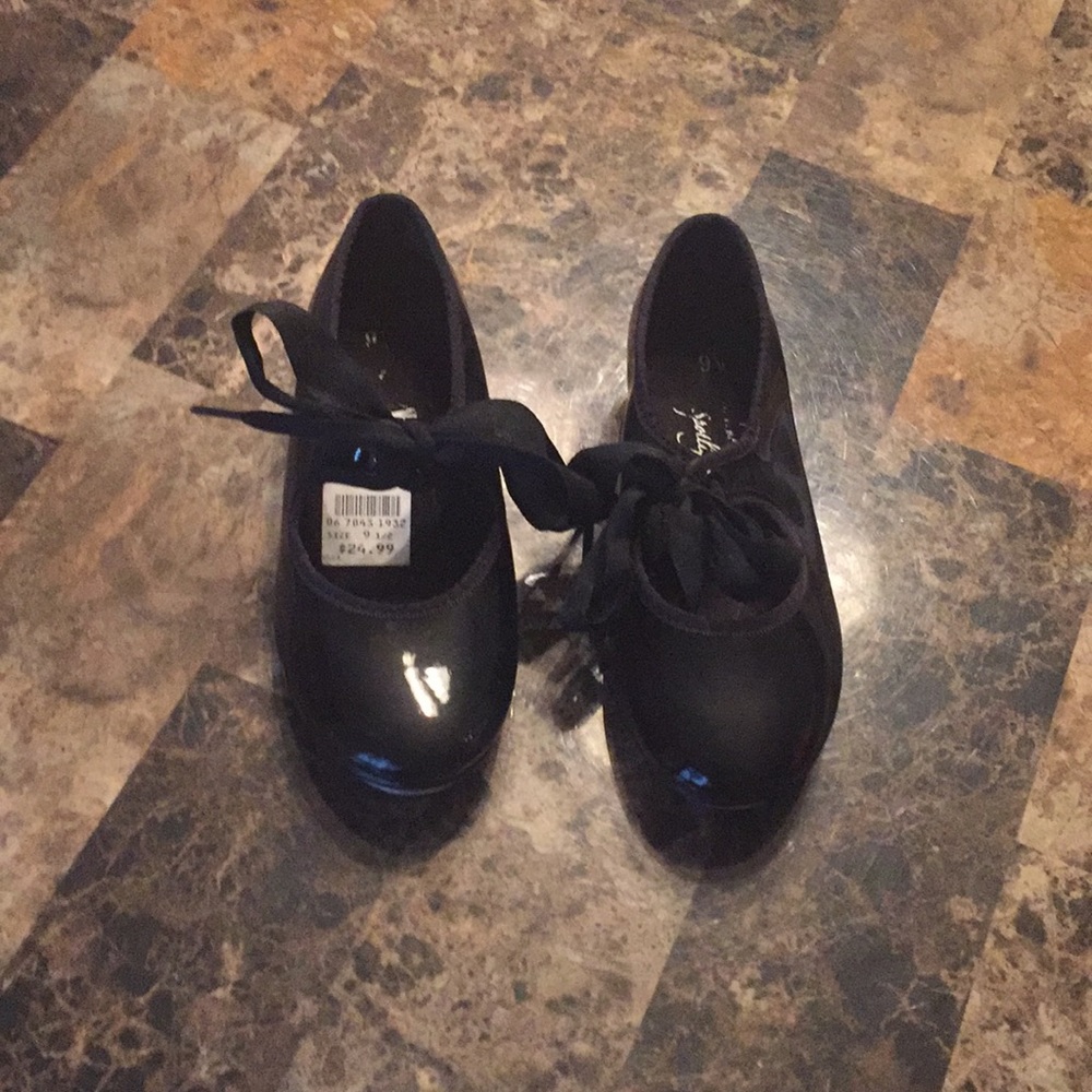 Size 9 1/2 black tap shoes!